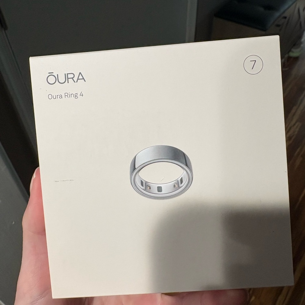 Oura Ring 4 in Silver, Size 7
